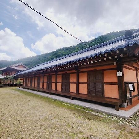 Yeongwol Hwanggung Hanok Pension Экстерьер фото