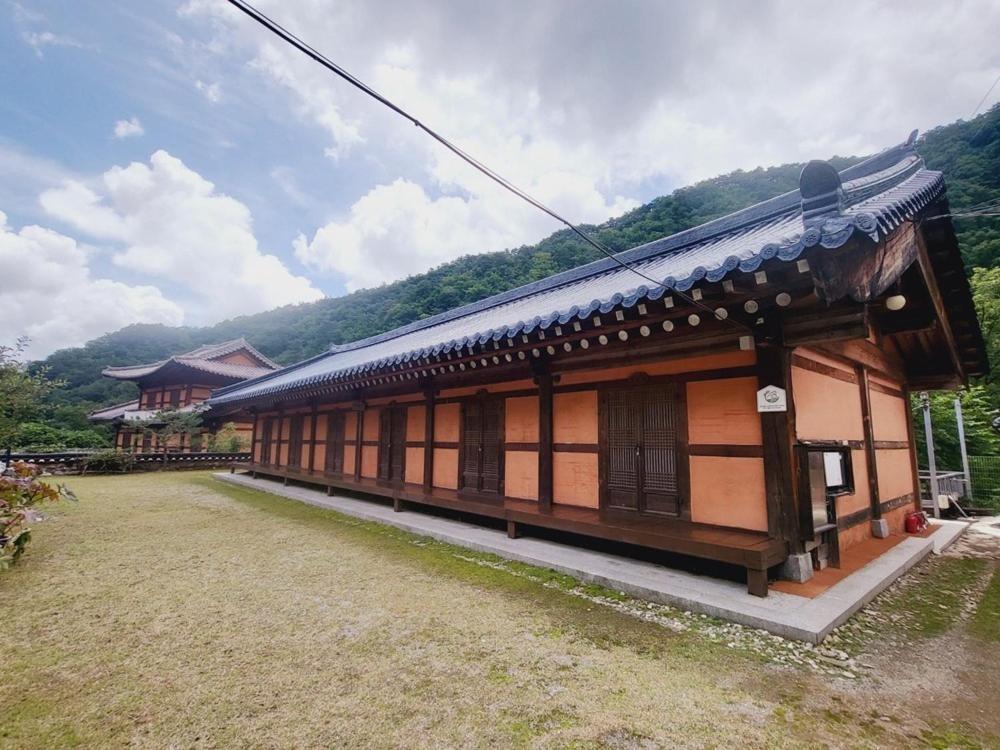 Yeongwol Hwanggung Hanok Pension Экстерьер фото