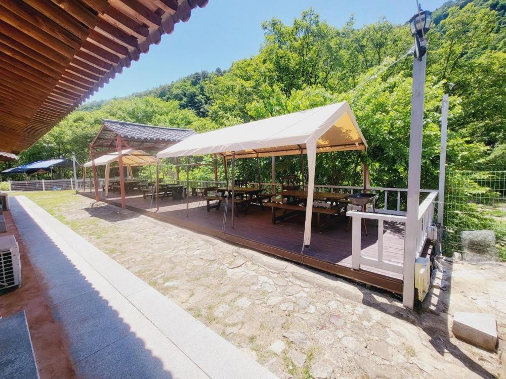 Yeongwol Hwanggung Hanok Pension Экстерьер фото